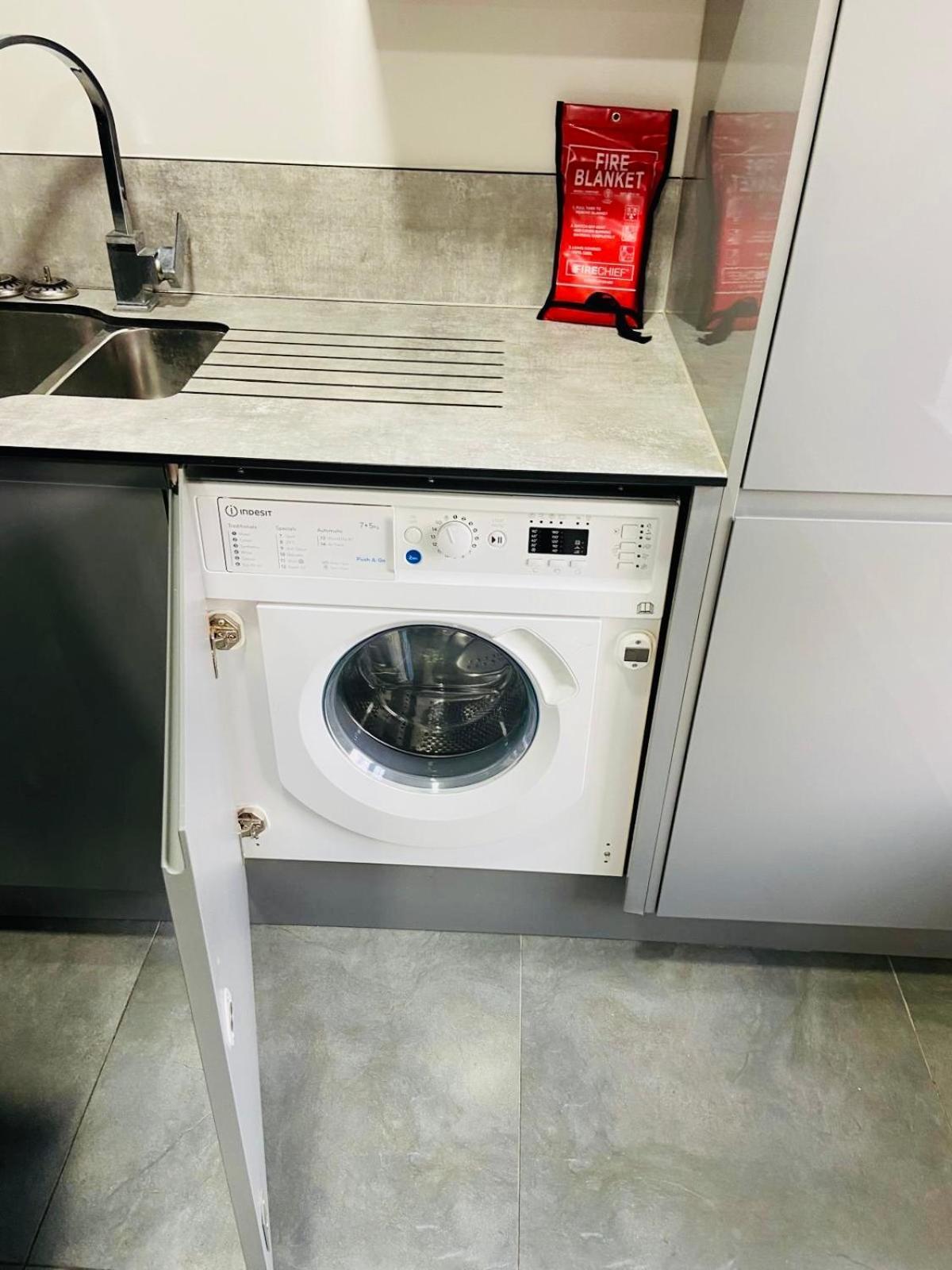Modern Flat With Free Parking Close To Birmingham Centre Exterior photo